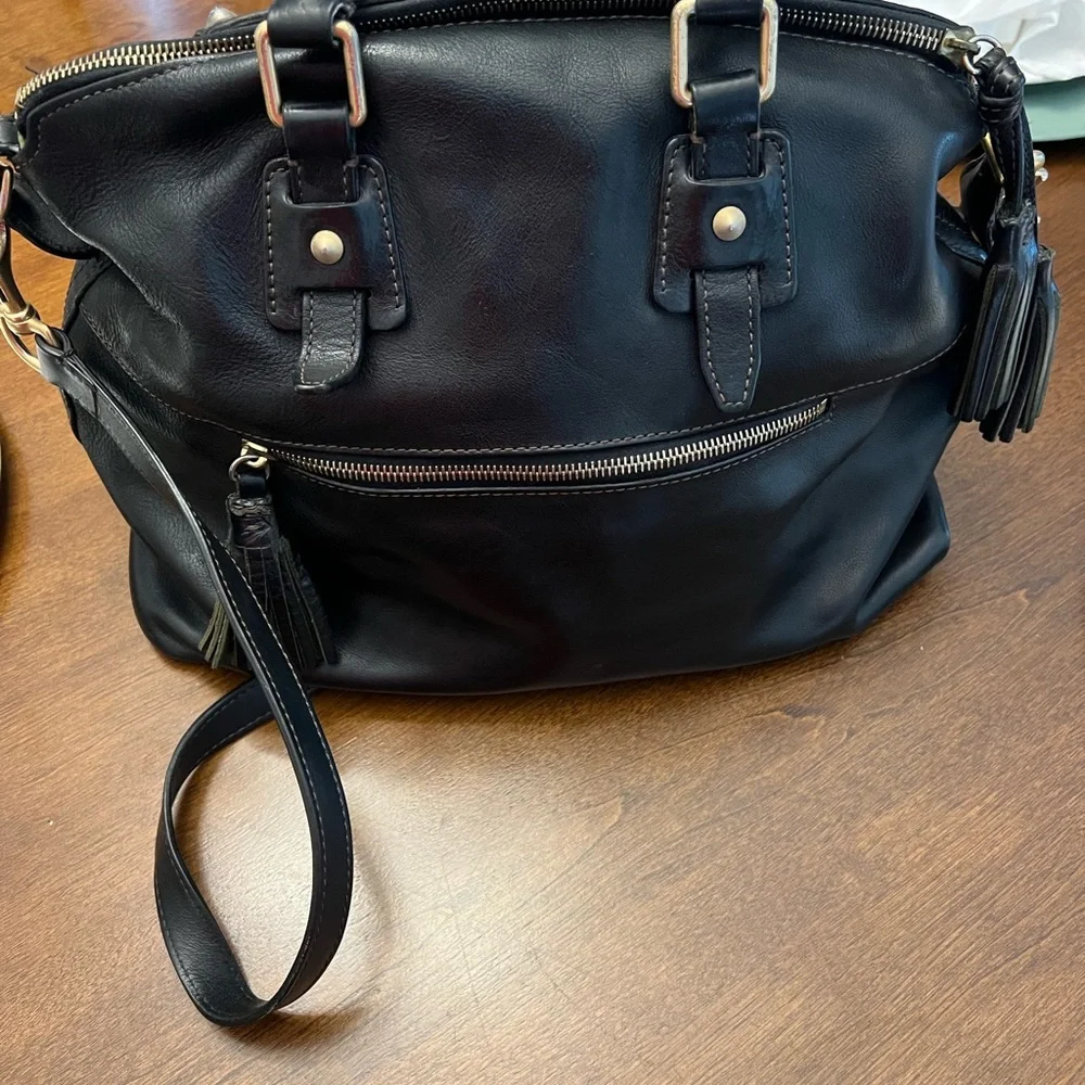 Dooney & Bourke Large Satchel. - Picture 2 of 6